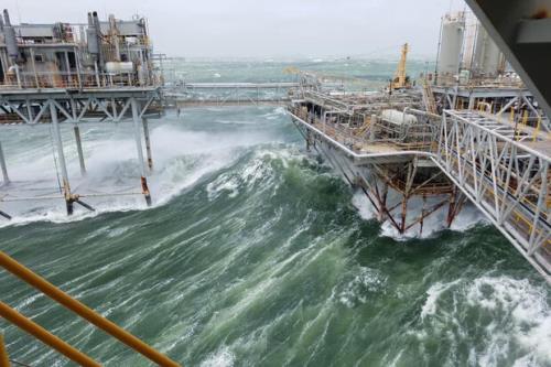 قیمت نفت خام با نزدیک شدن طوفان به مرکز تولید نفت مکزیک جهش کرد