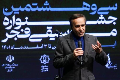 محمد گلریز به ایران سرود می آید